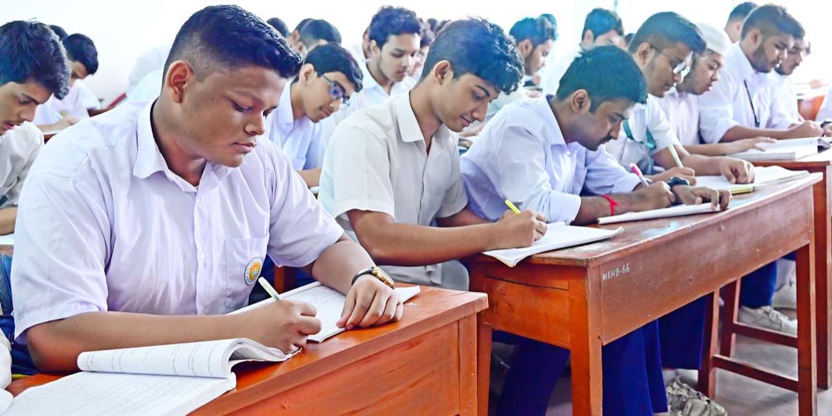 আর্থিক বাজারের আইনগত দিকগুলো অধ্যায়ের ১২টি জ্ঞানমূলক প্রশ্ন ও উত্তর, ২য় পর্ব, ফিন্যান্স, ব্যাংকিং ও বিমা ১ম পত্র